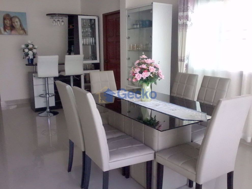 3 ห้องนอน บ้าน in Rose Land & House  พัทยาตะวันออก H008650 (Photo 2)