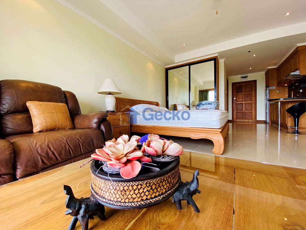 Studio Condo in View Talay 5 Jomtien C008652 (Photo 2)
