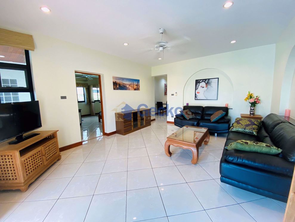 4 Bedrooms House in Mabprachan Gardens  East Pattaya H008682 (Photo 3)