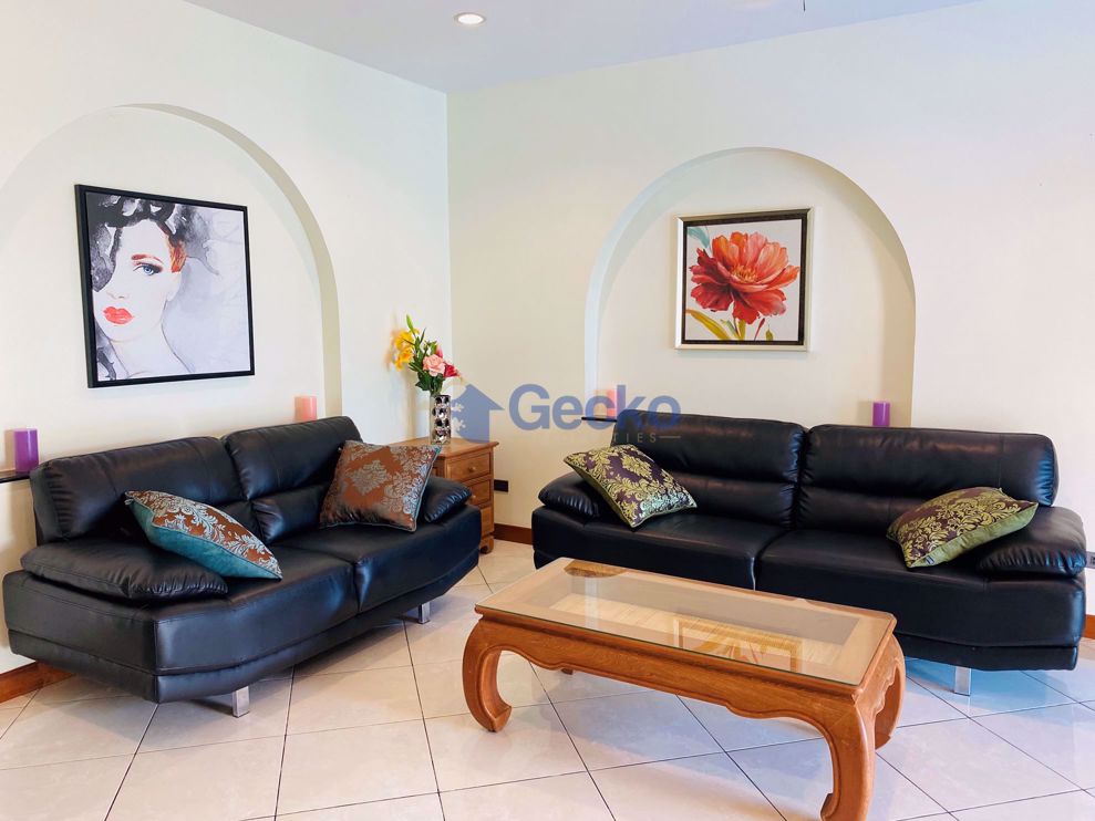 4 Bedrooms House in Mabprachan Gardens  East Pattaya H008682 (Photo 4)