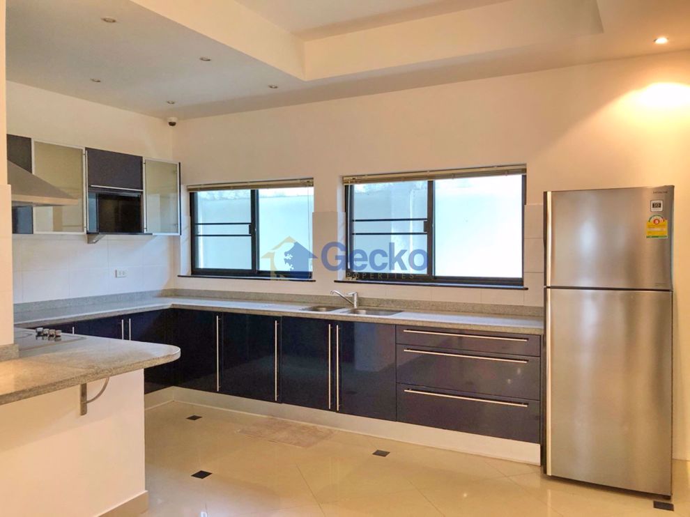 3 Bedrooms House in Jomtien Park Villas  Jomtien H008898 (Photo 4)