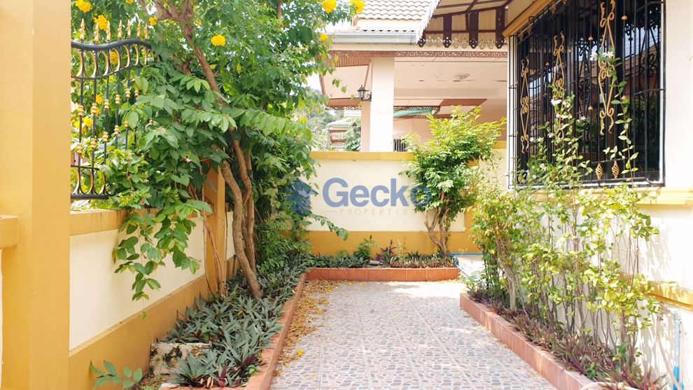 3 Bedrooms House in Royal Green Park  East Pattaya H008931 (Photo 2)