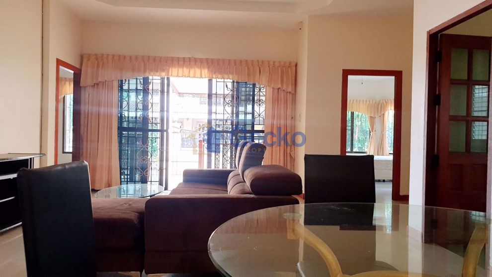 3 Bedrooms House in Royal Green Park  East Pattaya H008931 (Photo 4)