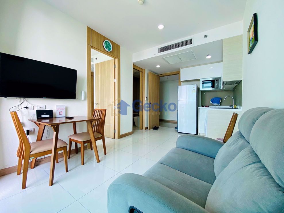 1 Bedroom Condo in The Riviera Wong Amat Beach Wongamat C008492 (Photo 1)
