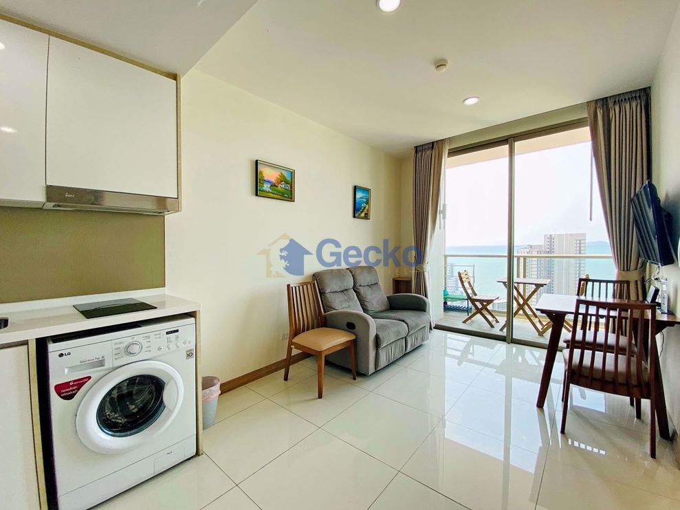 1 Bedroom Condo in The Riviera Wong Amat Beach Wongamat C008492 (Photo 2)