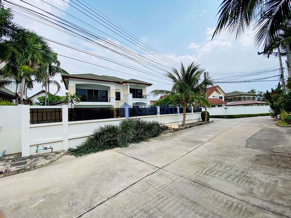 6 Bedrooms House in Central Park 4/2  East Pattaya H008171 (Photo 1)