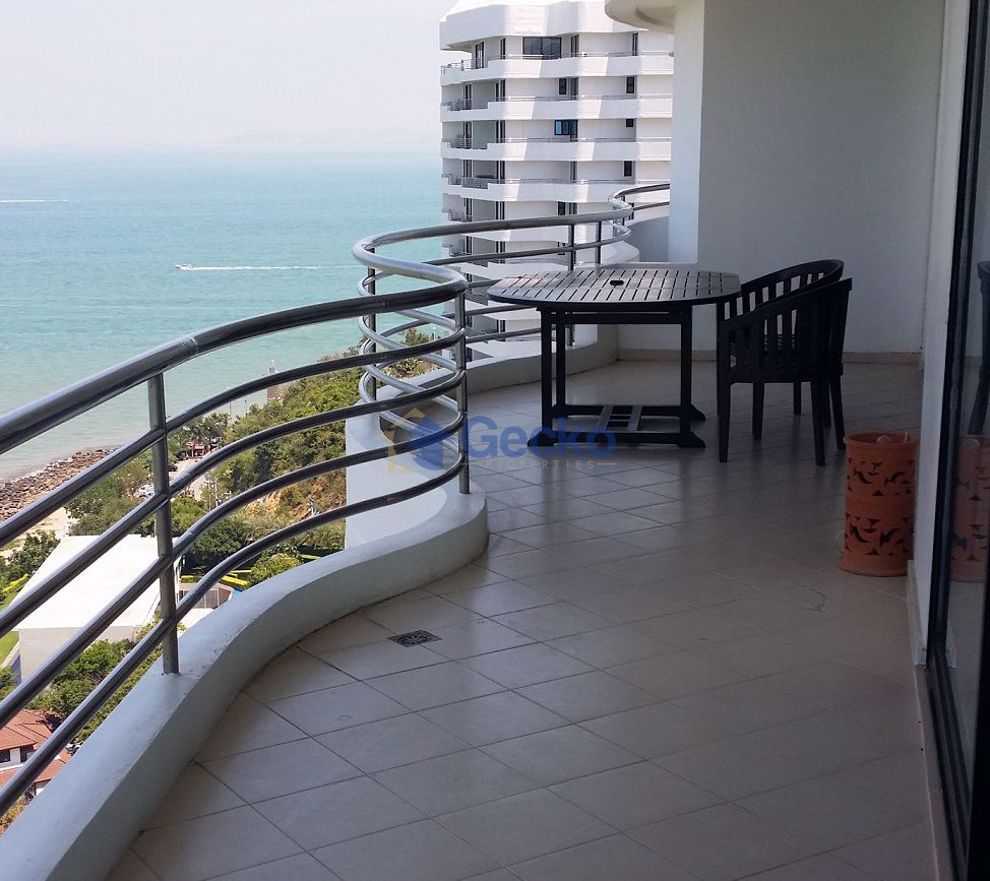 3 ห้องนอน คอนโดมิเนี่ยม เข้า Royal Cliff พระตำหนัก C002496 (Cover Photo)