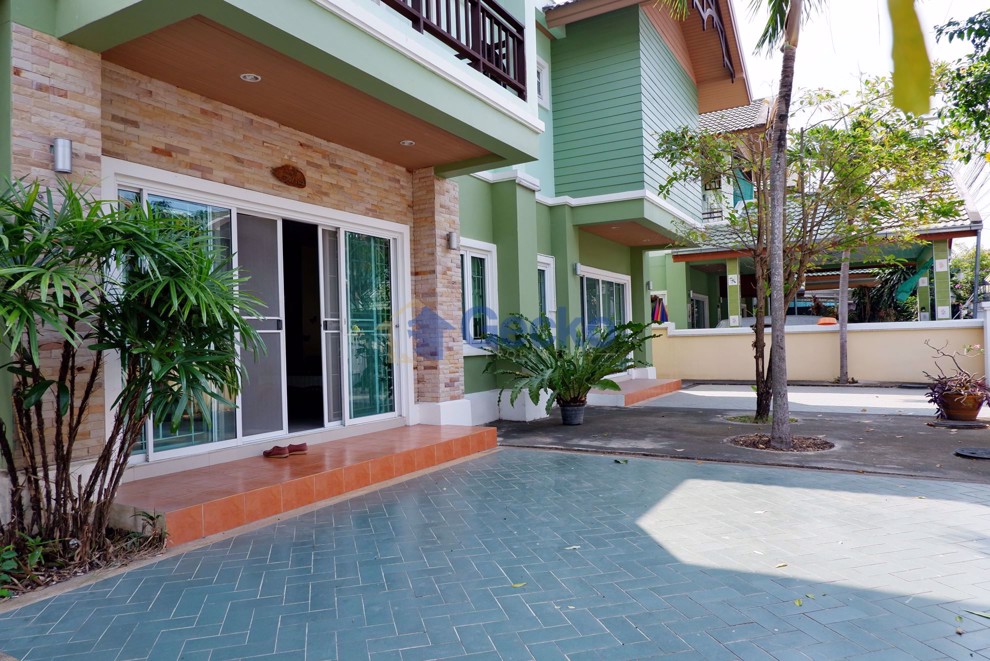 3 Bedrooms House  East Pattaya H008030 (Photo 1)