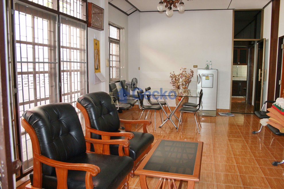 3 Bedrooms House  Central Pattaya H006967 (Photo 1)