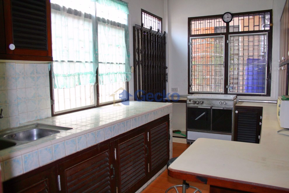 3 Bedrooms House  Central Pattaya H006967 (Photo 3)