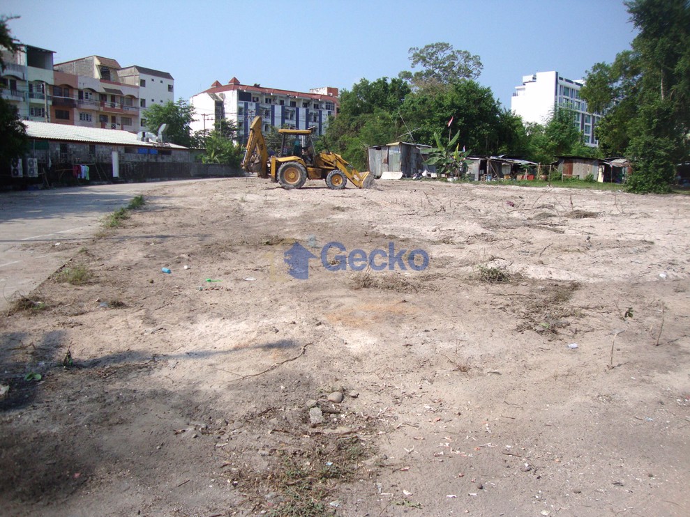 Land available in Na Kluea L003718 (Cover Photo)