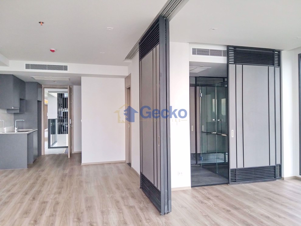2 Bedroom Condo in Andromeda Pratumnak C007062 (Photo 2)