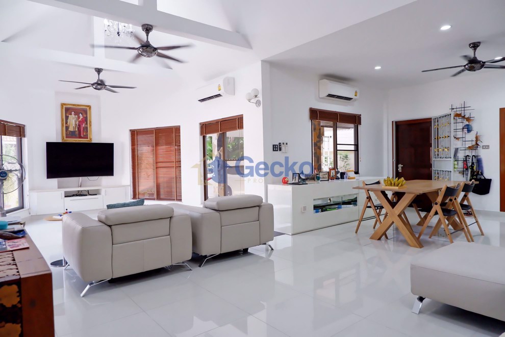3 Bedrooms House in Pattaya Hill Village 1  East Pattaya H007305 (Photo 3)