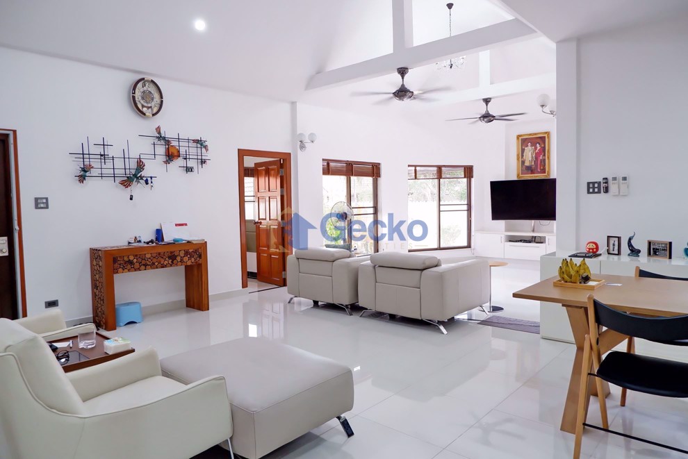 3 Bedrooms House in Pattaya Hill Village 1  East Pattaya H007305 (Photo 4)