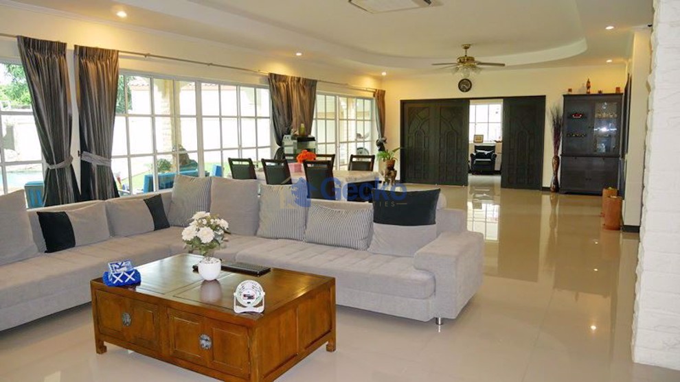 5 ห้องนอน บ้าน in Tudor Villas  พัทยาตะวันออก H006861 (Photo 1)