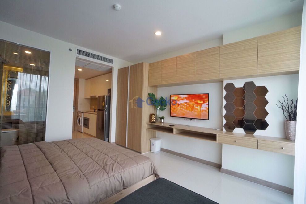Studio Condo in The Riviera Wong Amat Beach Wongamat C006641 (Photo 2)
