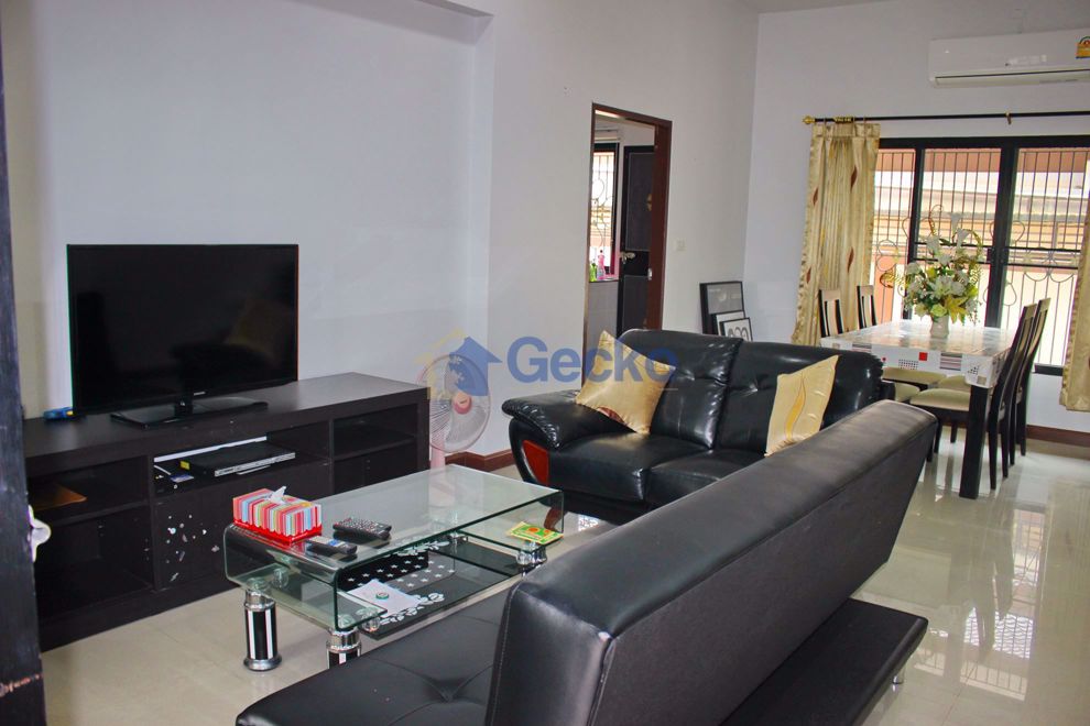 2 Bedrooms House in Baan Sirin  East Pattaya H006348 (Photo 1)