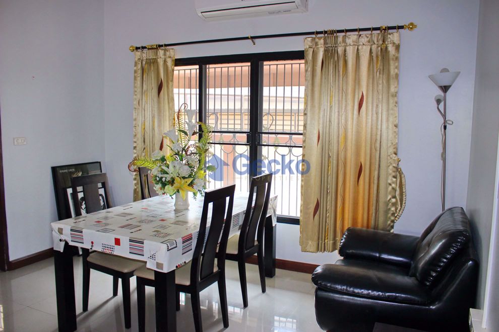 2 Bedrooms House in Baan Sirin  East Pattaya H006348 (Photo 2)