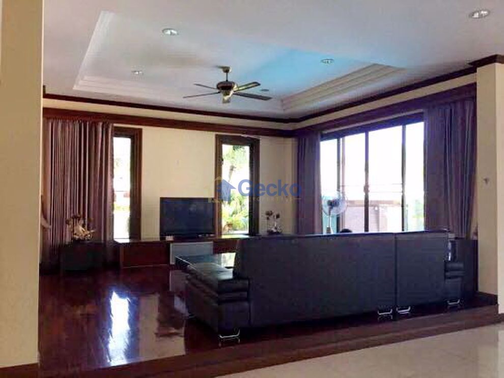 4 Bedrooms House in Pattaya Thani  East Pattaya H005733 (Photo 1)