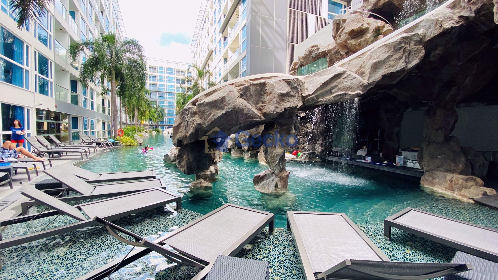 Centara Avenue Residence and Suites