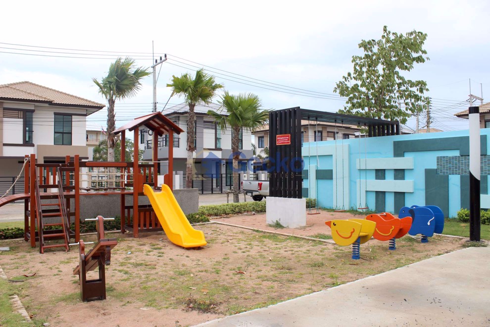 Far Greenery Village (Photo 1)