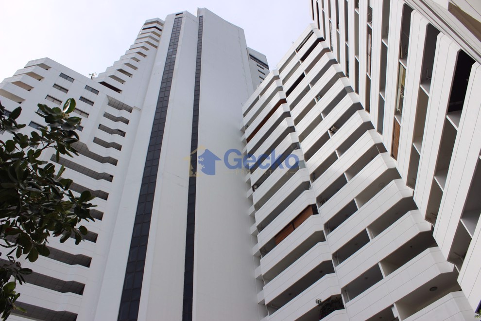 Paradise Condominium (Photo 2)