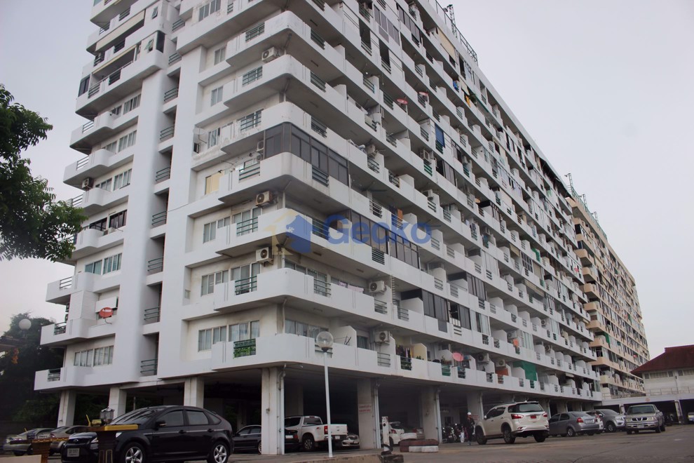 Pattaya Plaza Condotel (Photo 2)