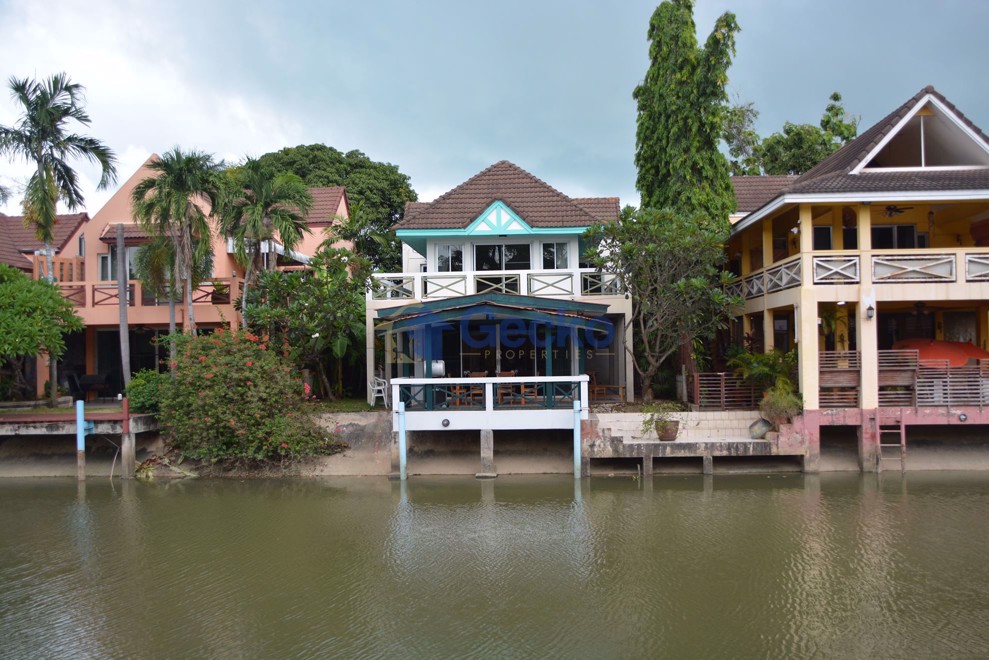 Jomtien Yacht club  (Photo 1)