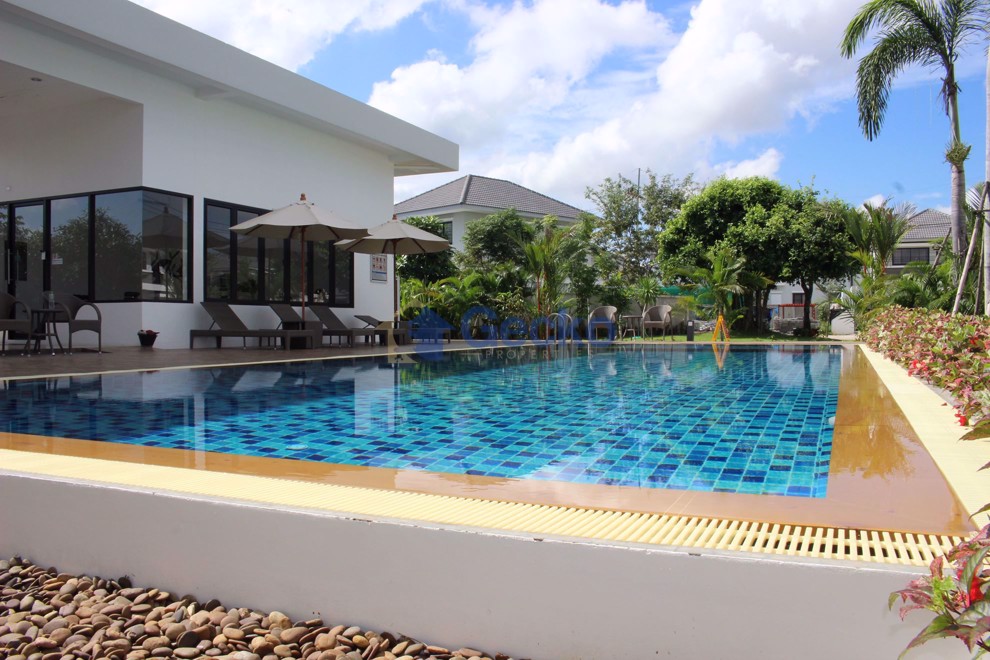 Uraiwan Grand Villa (Photo 1)