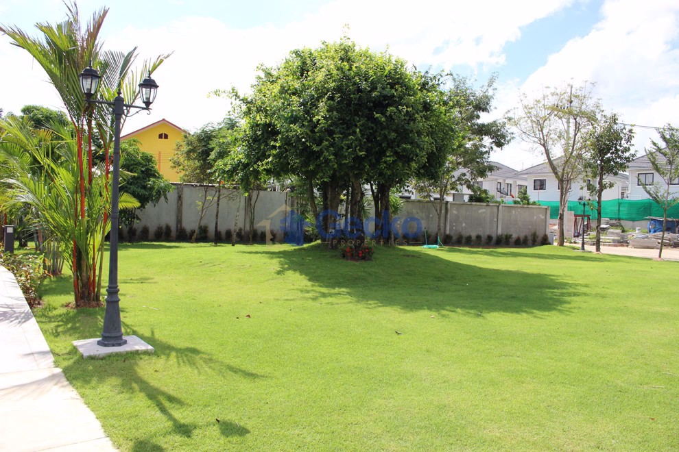 Uraiwan Grand Villa (Photo 2)