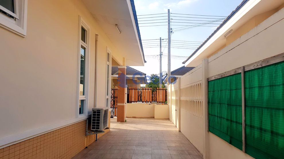 3 Bedrooms House in Chokchai Village 10  East Pattaya H008953 (Photo 3)