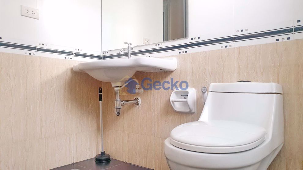 3 Bedrooms House in Chokchai Village 10  East Pattaya H008953 (Photo 4)