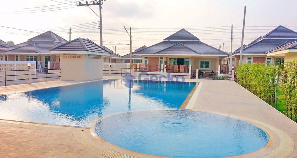 3 Bedrooms House in Chokchai Village 10  East Pattaya H008953 (Photo 1)