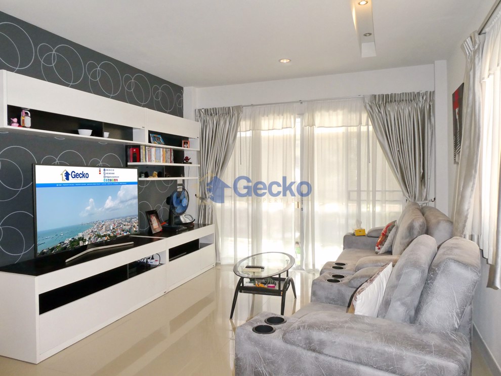 3 Bedrooms House in Patta Village  East Pattaya H008960 (Photo 1)