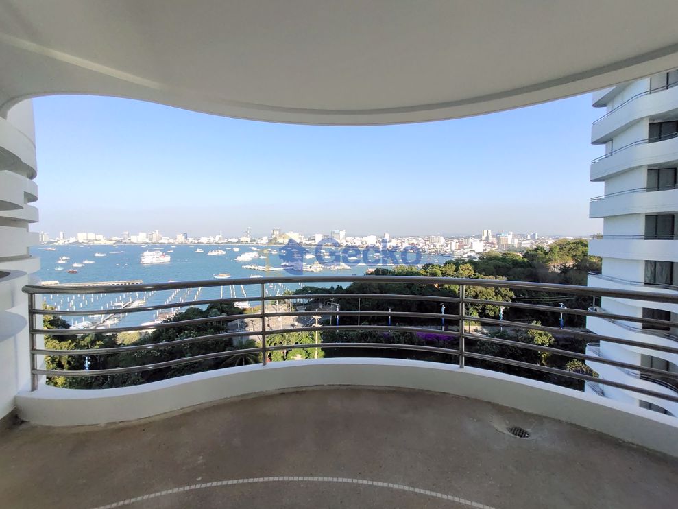 4  Bedrooms bed in Condo in Royal Cliff in Pratumnak C008967 (Photo 3)