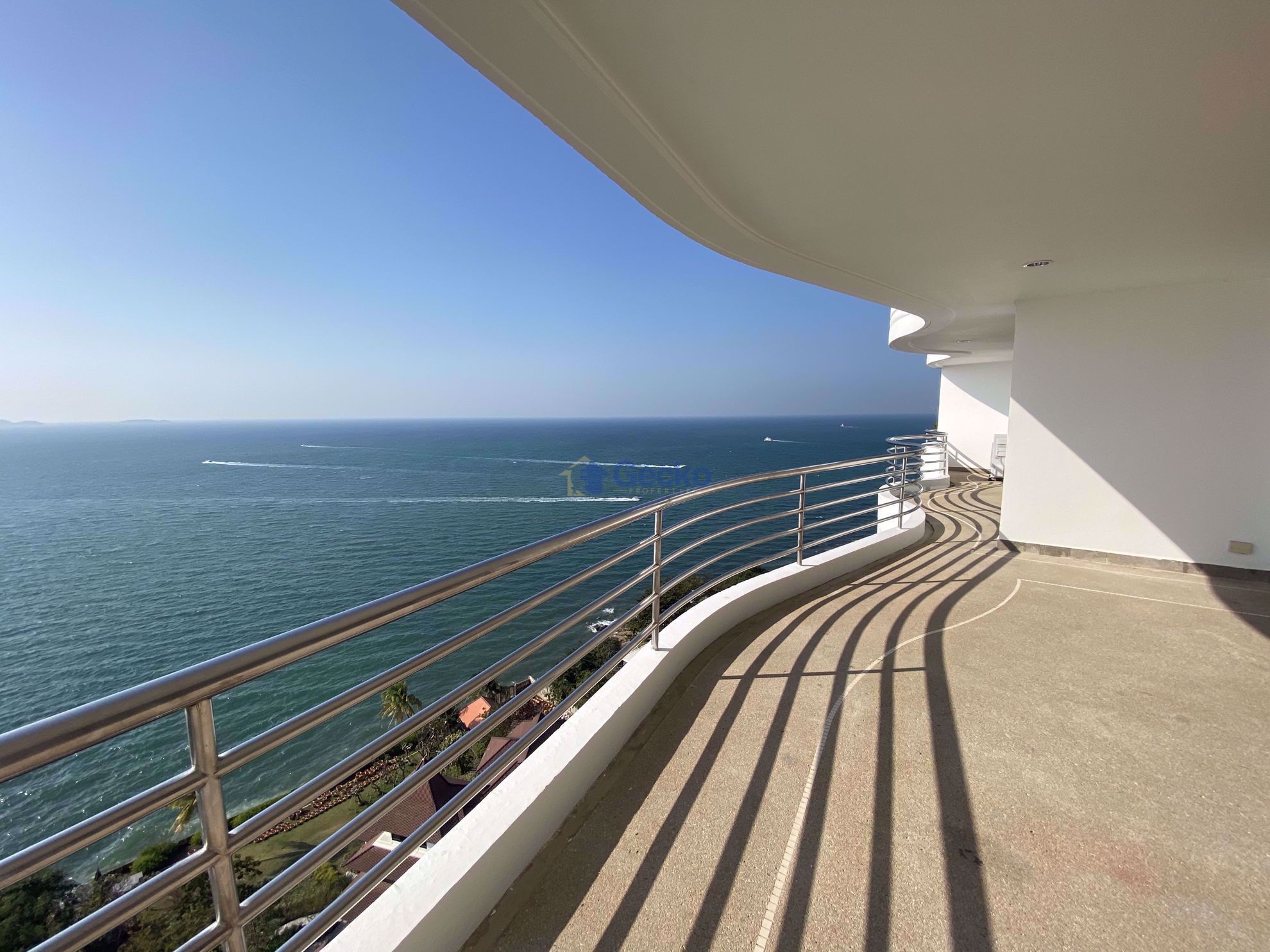 4  Bedrooms bed in Condo in Royal Cliff in Pratumnak C008967