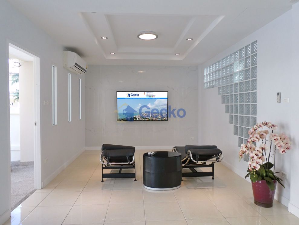 2 Bedrooms bed in House in The Meadows in East Pattaya H009002 (Photo 3)