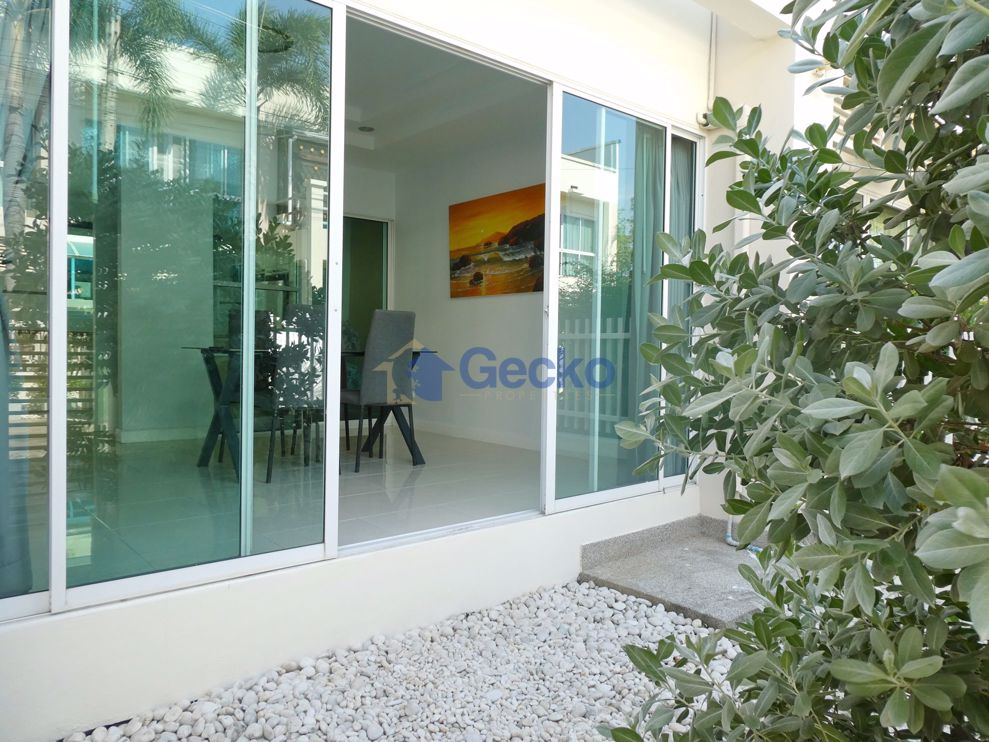 2 Bedrooms bed in House in The Meadows in East Pattaya H009002 (Photo 1)