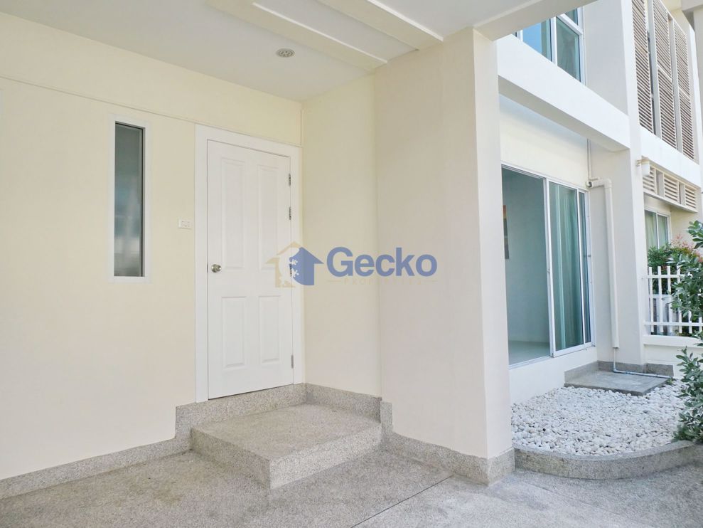 2 Bedrooms bed in House in The Meadows in East Pattaya H009002 (Photo 2)