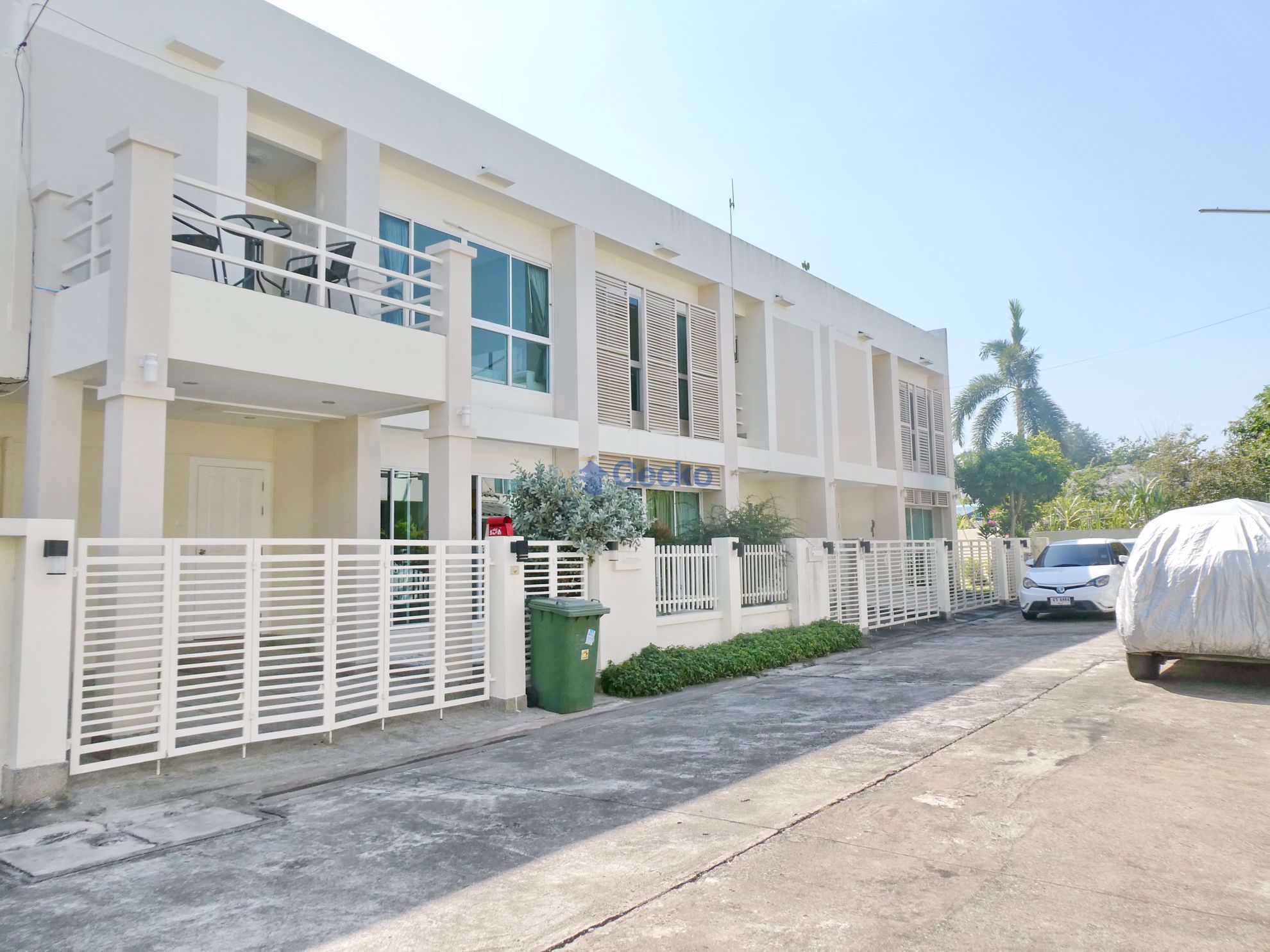 2 Bedrooms bed in House in The Meadows in East Pattaya H009002