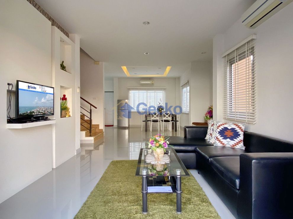 3 Bedrooms bed in House in Patta Village in East Pattaya H009005 (Photo 2)