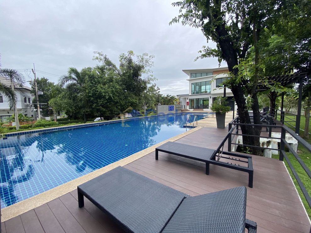 3 Bedrooms bed in House in Patta Village in East Pattaya H009005 (Photo 1)