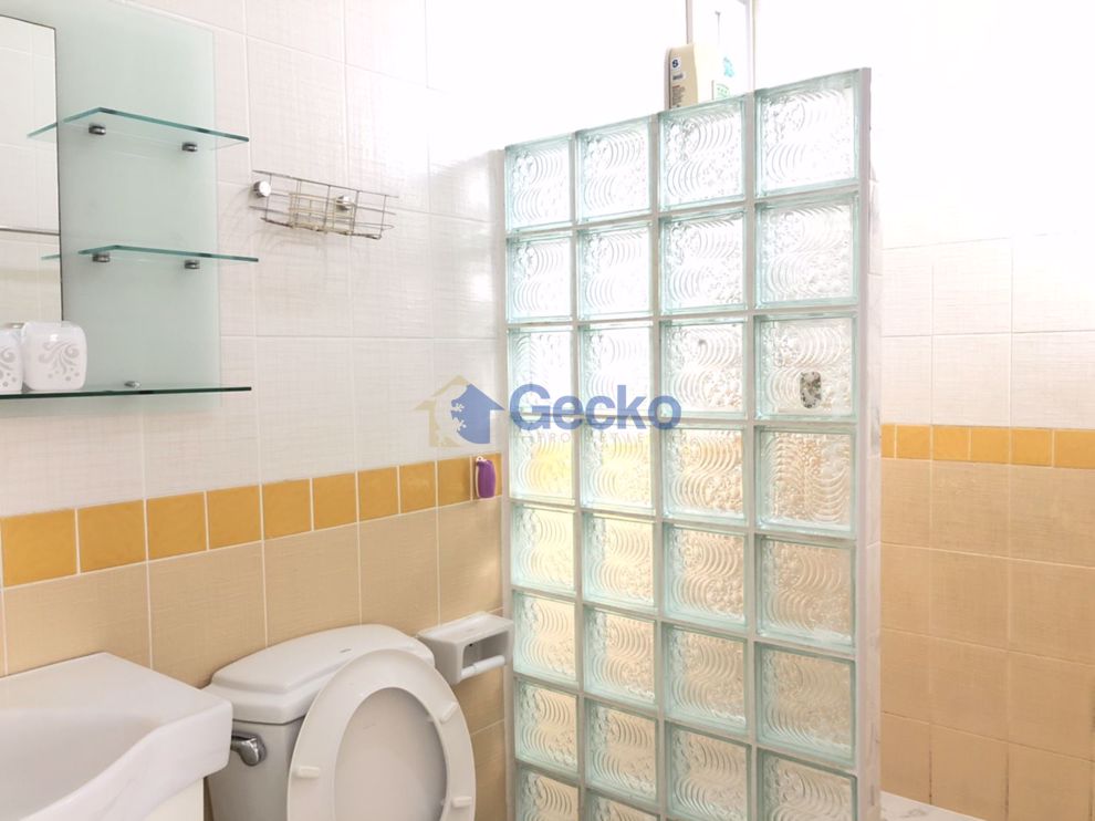 2 Bedrooms House in Baan Pannathon 3   East Pattaya H009007 (Photo 4)