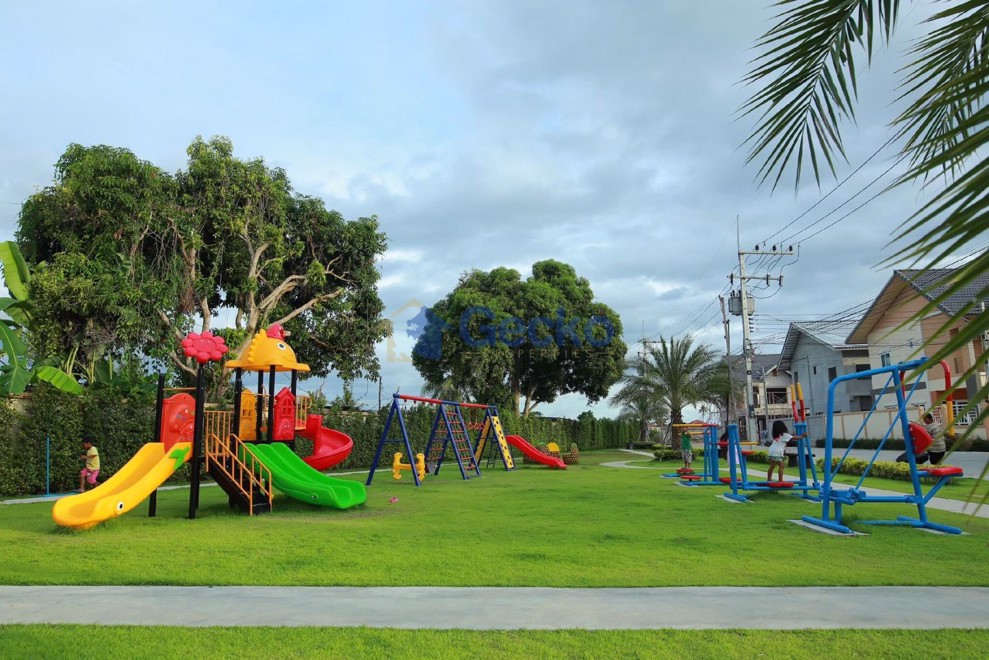 The Palm City Hill (Photo 3)