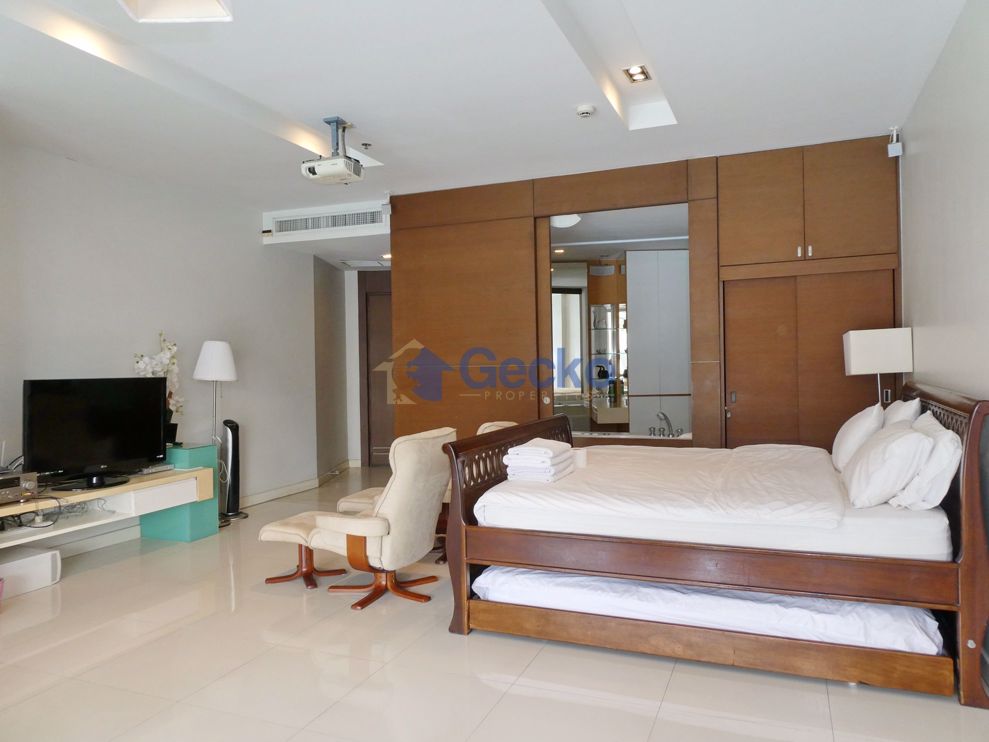 Studio Condo in Ananya Beachfront Condominium Wongamat C009040 (Photo 3)