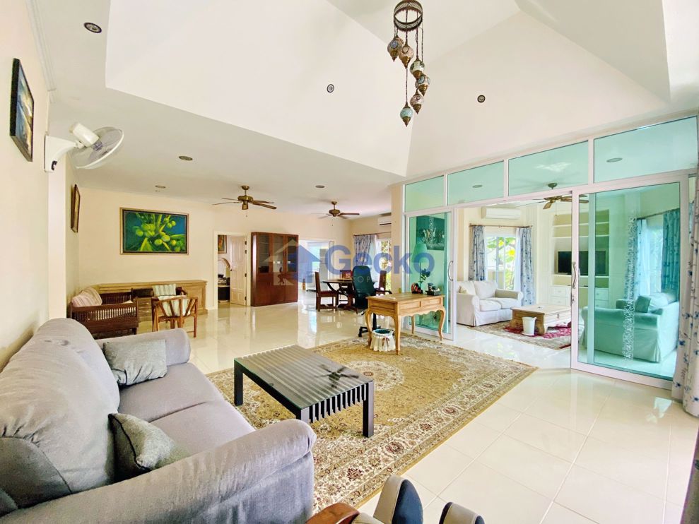 3 Bedrooms bed in House in SP Village 3 in East Pattaya H009043 (Photo 2)