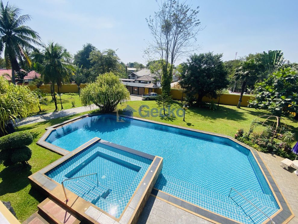 4  Bedrooms bed in House in East Pattaya H009052 (Photo 2)
