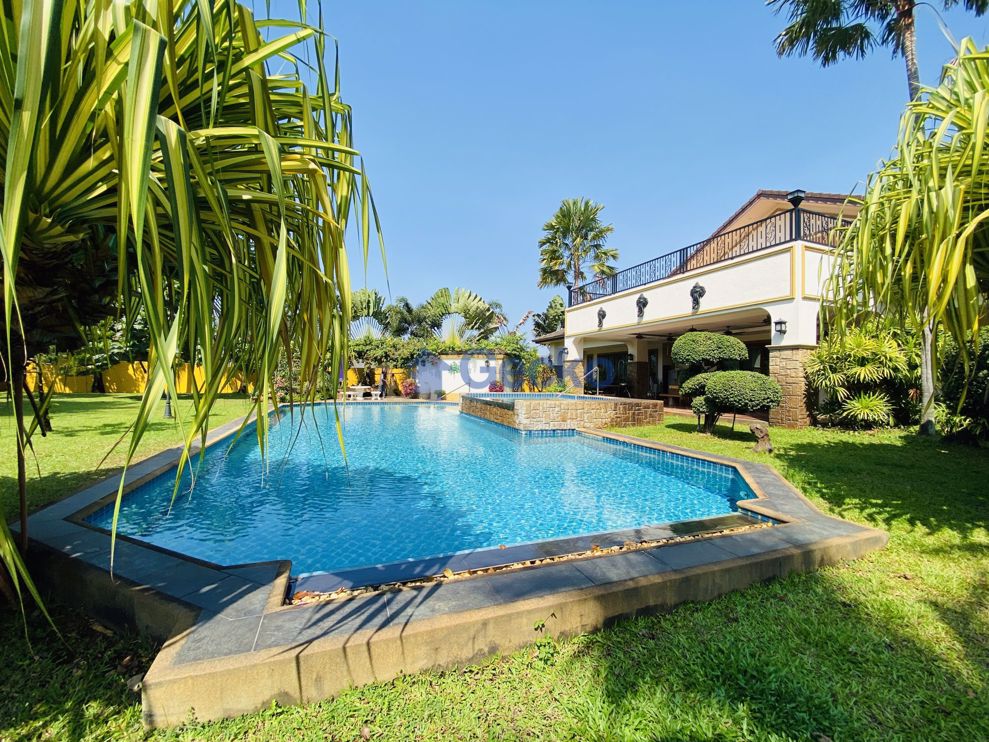 4  Bedrooms bed in House in East Pattaya H009052 (Photo 3)