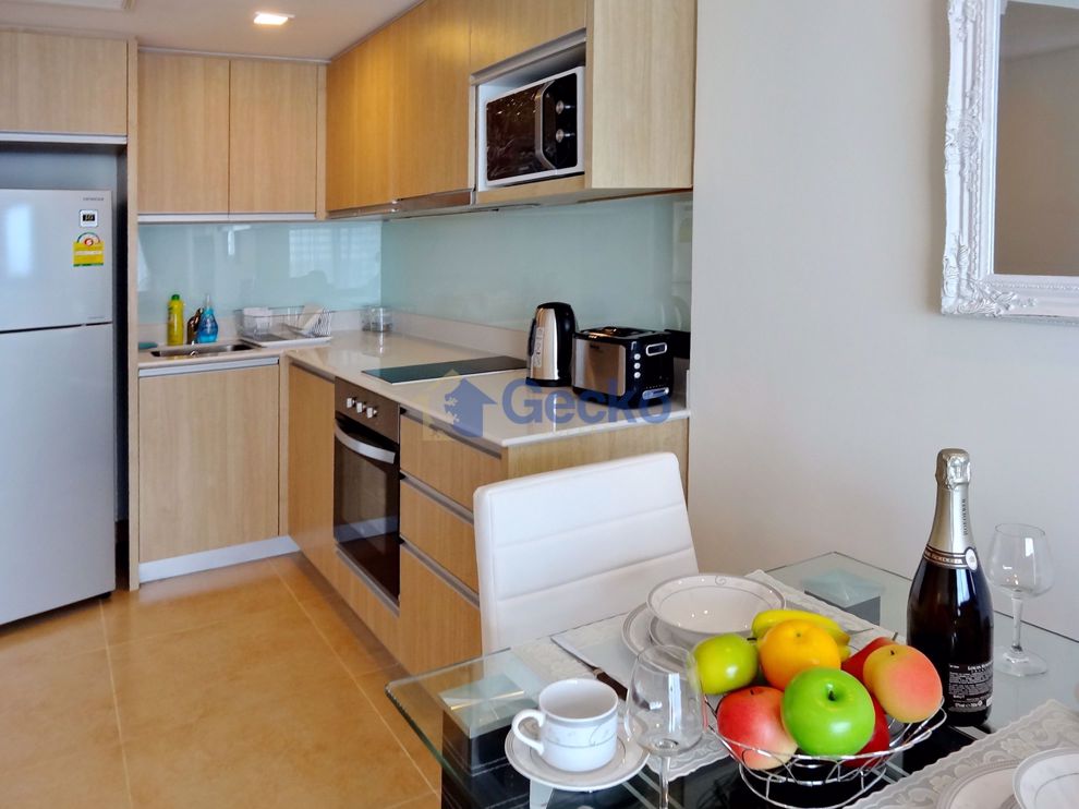 1 Bedroom Condo in The Cliff Pratumnak C009054 (Photo 2)
