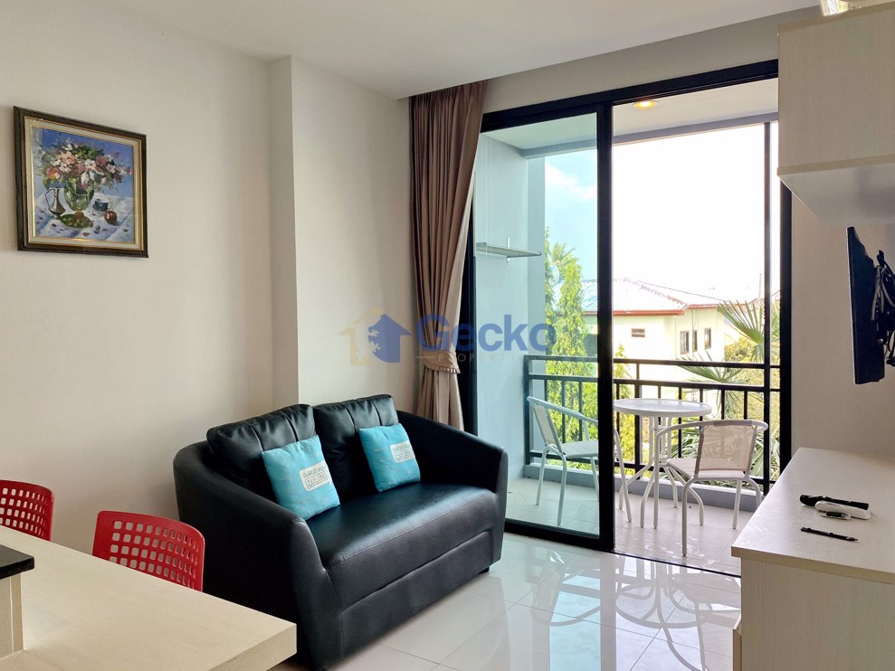 1 Bedroom Condo in Infiniti Condominium East Pattaya C009077 (Photo 2)